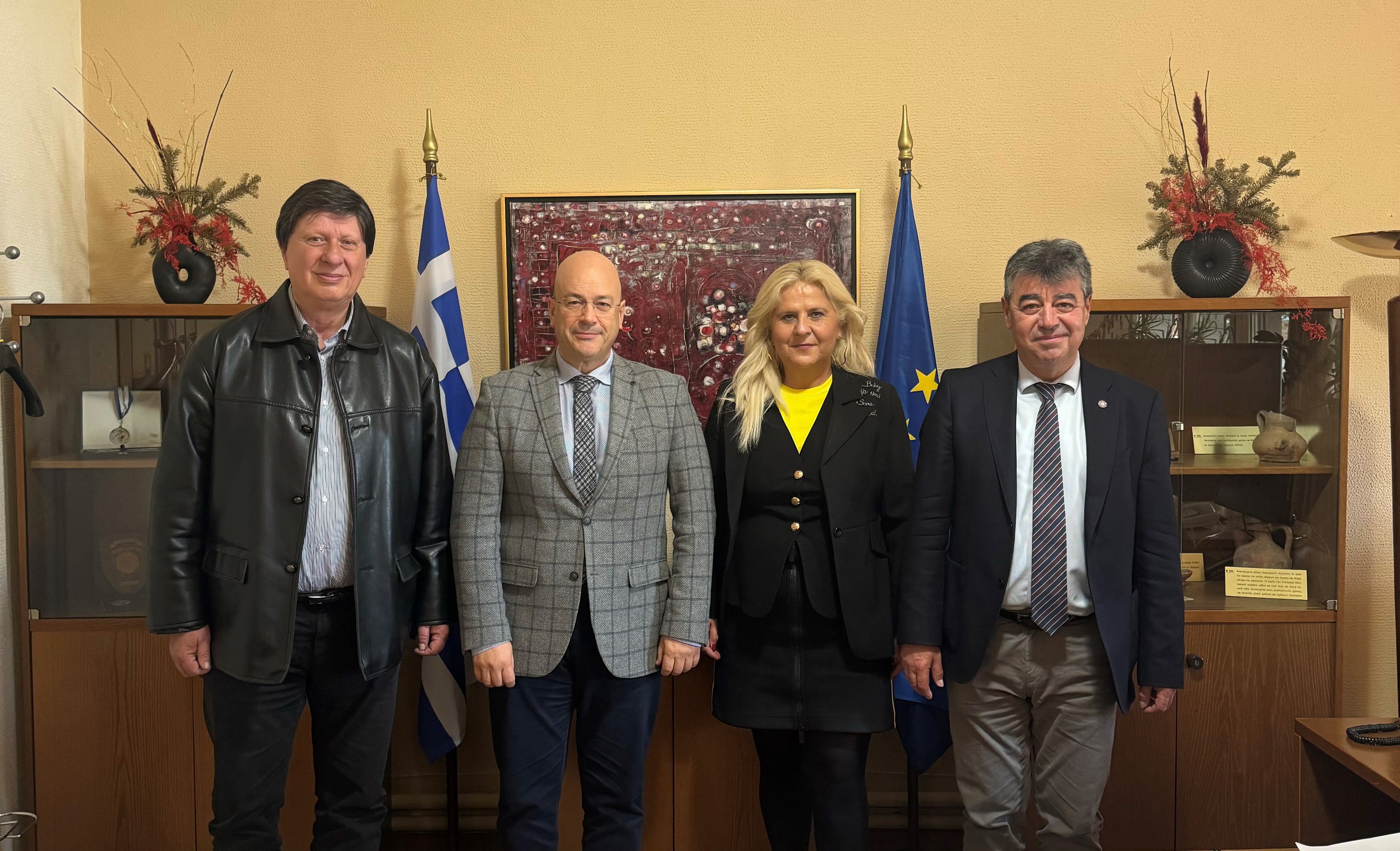 Δωρεά θαλάμου κάθετης ροής για θεραπείες καρκινοπαθών από το Πανεπιστήμιο Θεσσαλίας στο ΠΓΝΛ 